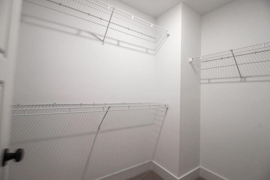 Building Photo - 2036 Warbler Dr