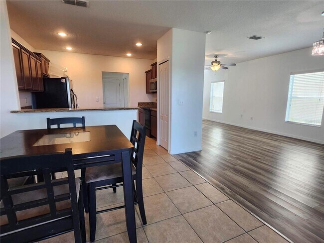 Building Photo - 949 Seminole Sky Dr