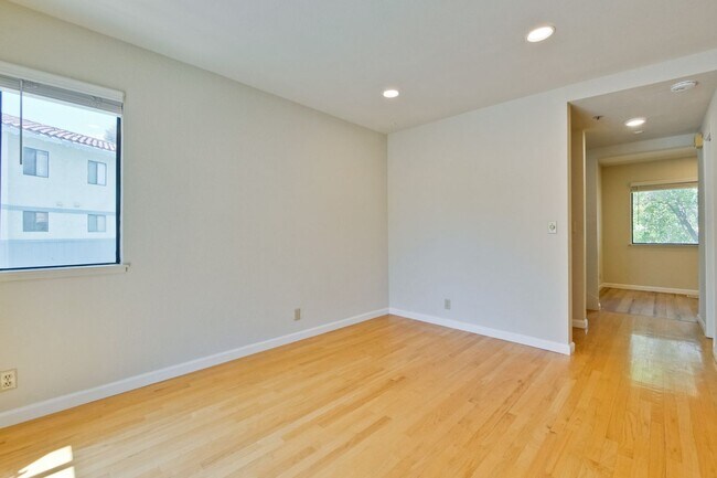 Building Photo - Condo Near Cupertino High | Updated Kitche...