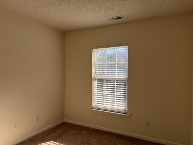 Building Photo - 712ca