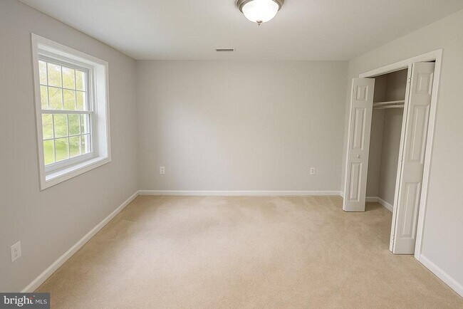 Building Photo - 3910 Canterbury Way