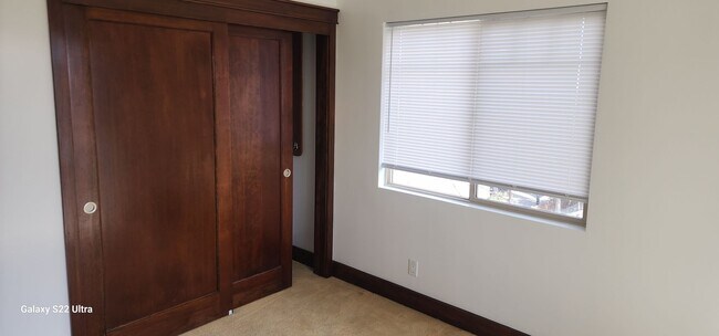 Building Photo - Spacious and freshly updated 2 bedroom, 2 ...