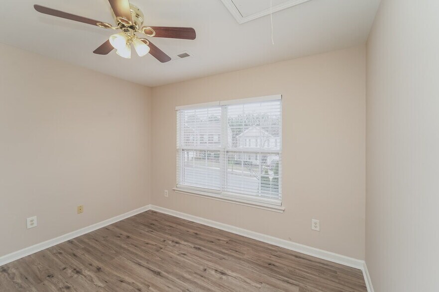 Building Photo - 14021 Mallard Lake Rd
