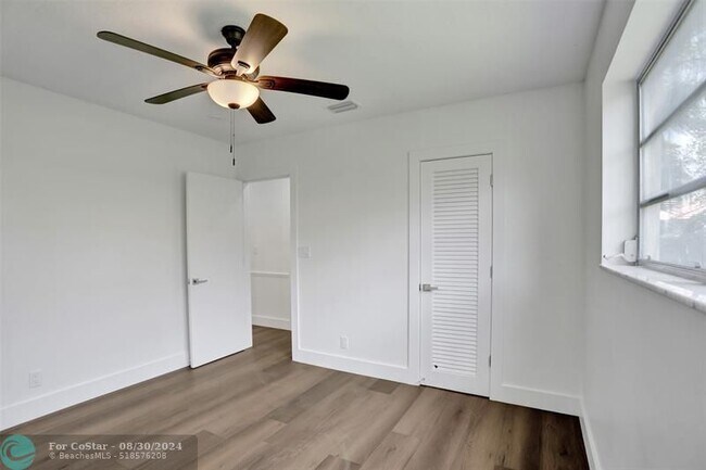 Building Photo - 161 SW 75th Ave