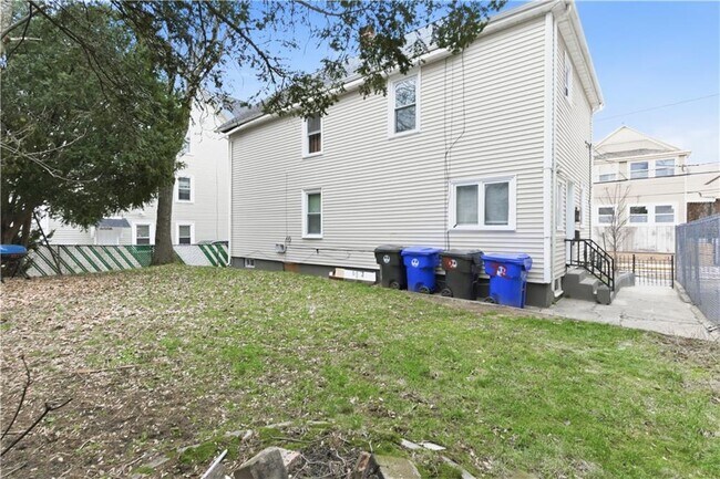 Building Photo - 92 Sylvian St