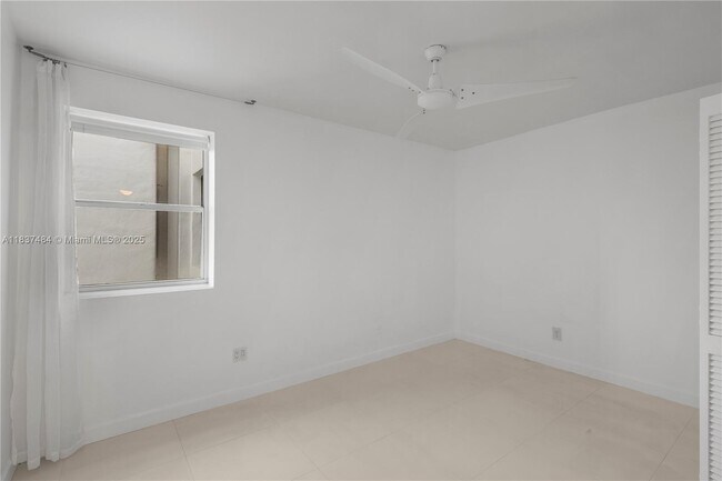 Building Photo - 1390 Ocean Dr