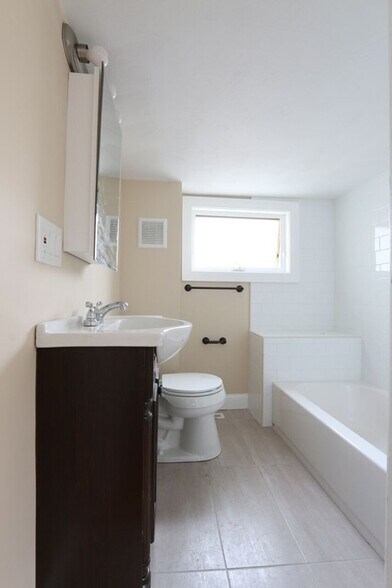 Building Photo - 3 Saint James Pl