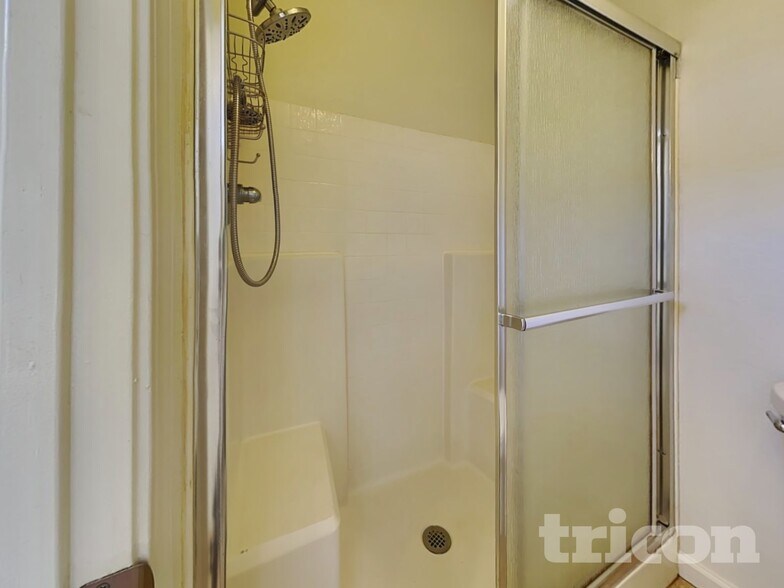 Building Photo - 408 Falcon Dr