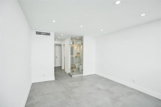 Building Photo - 209 N Fort Lauderdale Beach Blvd