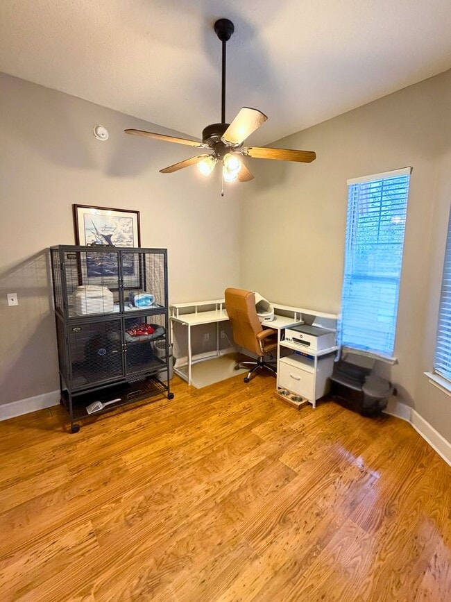 Building Photo - 4/2 with a LARGE fenced in yard!