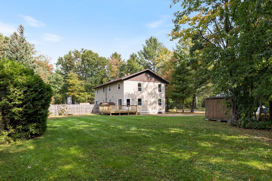 Building Photo - 250 Grey Birch Dr