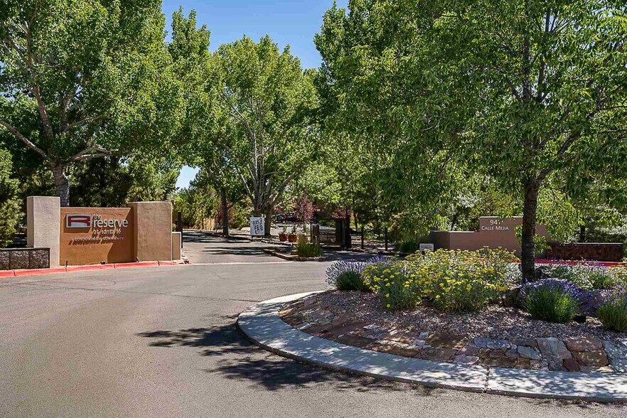 Building Photo - 941 Calle Mejia