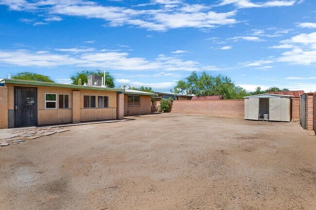 Building Photo - 7398 N Patriot Dr