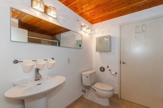 Building Photo - 290 Pleasant St