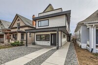 Building Photo - "Spacious & Stylish Duplex Oasis: 2 Bed, 2...