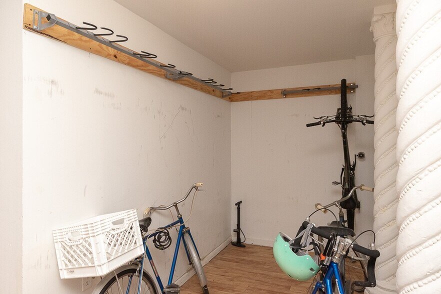 Building Photo - 2832 W Palmer St