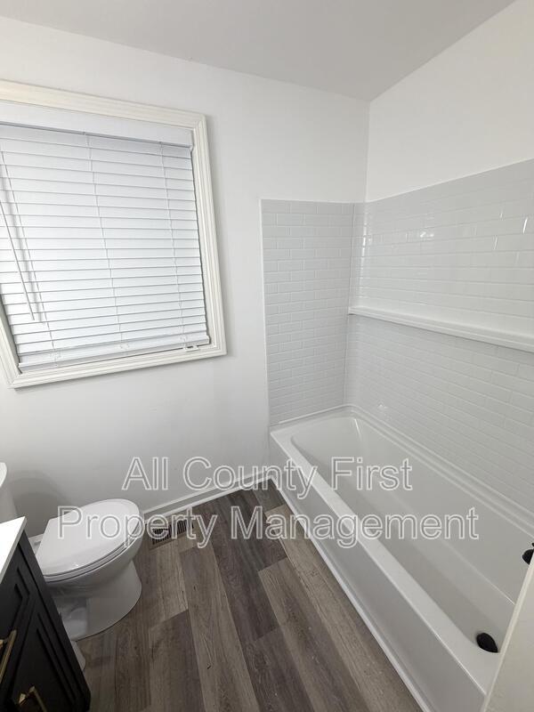 Building Photo - 2101 Holly Hill Dr