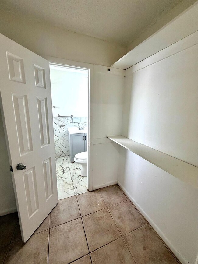 Building Photo - 5730 NW 27th Ct