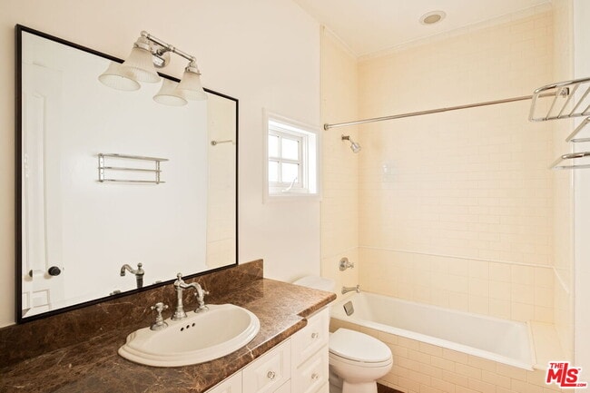 Building Photo - 765 N Almar Ave