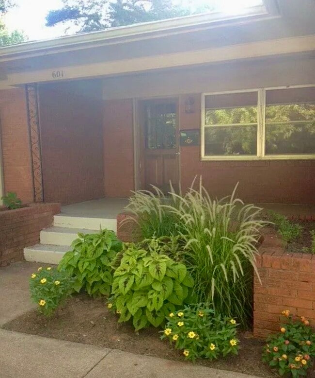 Building Photo - 601 N Sixth Street