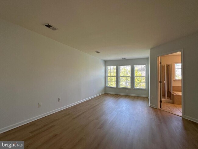 Building Photo - 25274 Gothic Square