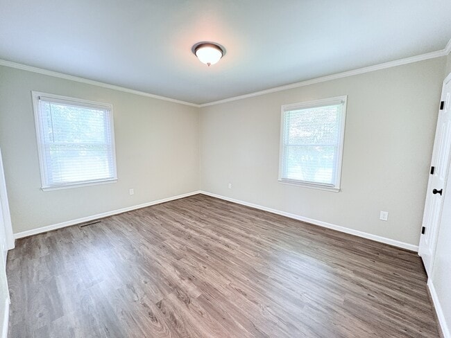 Building Photo - 4077 Brookfield Dr