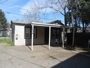 Building Photo - Cozy 2 bed and 1 bath in South Redding