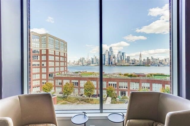 Building Photo - 1100 Maxwell Ln