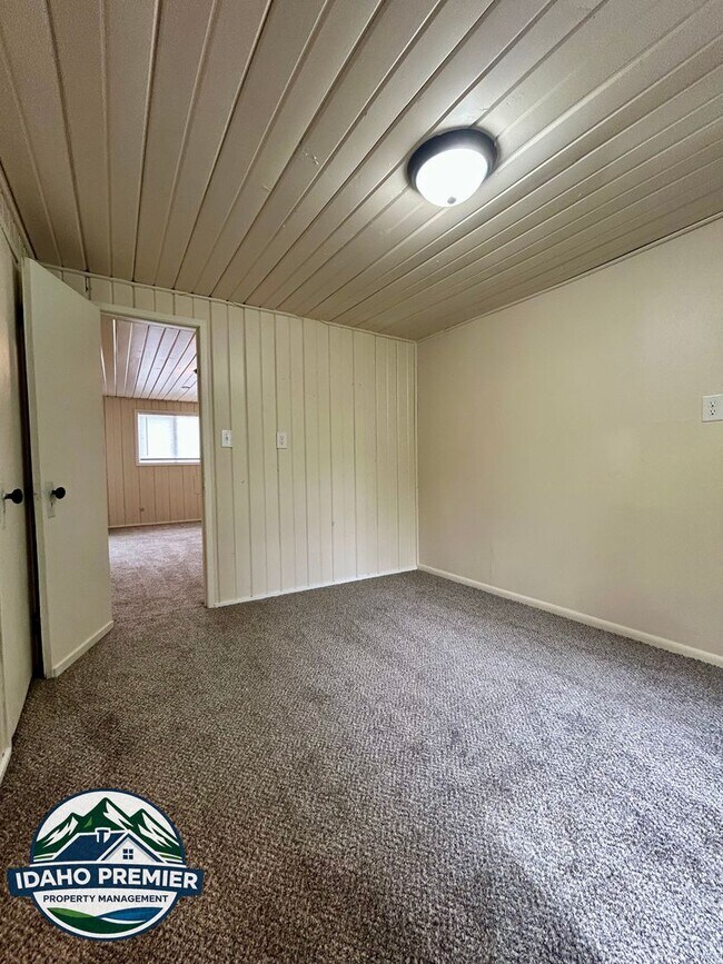 Building Photo - 2709 W Rose Hl St