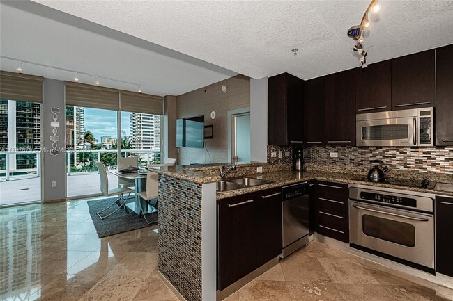 Building Photo - 6515 Collins Ave