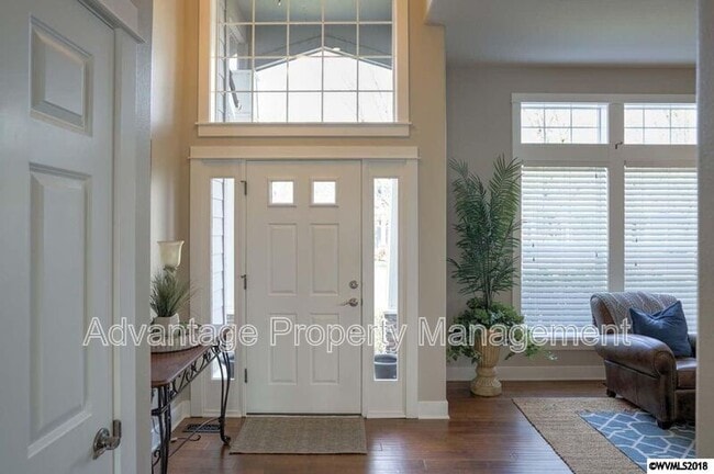 Building Photo - 3525 SE Shoreline Dr