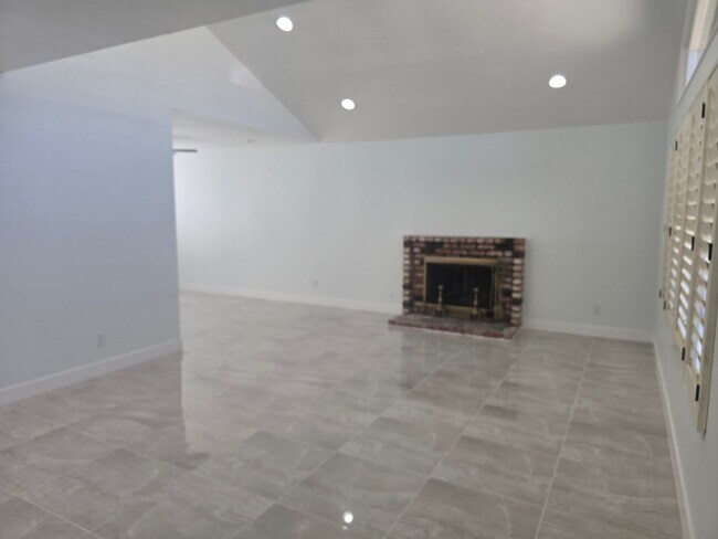 Building Photo - Fully Remodeled 4-Bedroom, 3-Bath Rental Home in Prime Fountain Valley Location