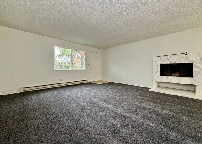 Building Photo - Charming Three Bedroom Near S. Waterfront & Macadam Ave~ Updates Throughout~ W/D Included ~ Detac...