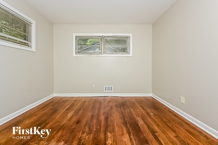 Building Photo - 4707 City View Dr