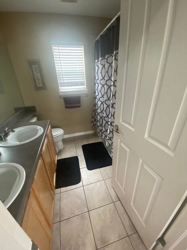 Building Photo - 10850 Trotwood Way