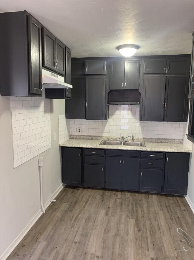Building Photo - 405 E Rickenbacker Dr