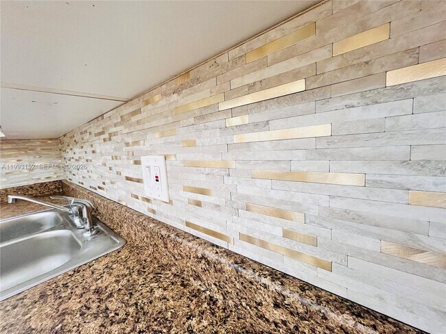 Building Photo - 2500 Parkview Dr