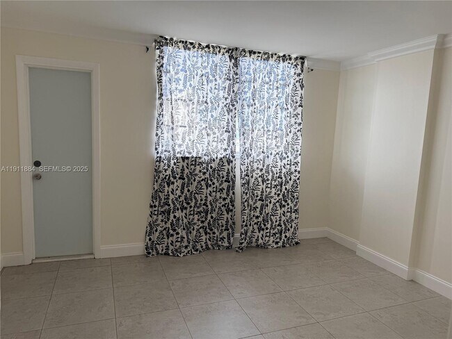 Building Photo - 3703 NE 166th St