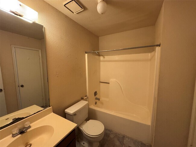 Building Photo - 3213 Hirschfield Rd