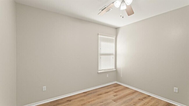 Building Photo - 621 Christian Ln