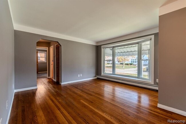 Building Photo - Beautifully Updated 3-Bedroom Home with Finished Basement & Spacious Backyard in Prime Royal Oak ...