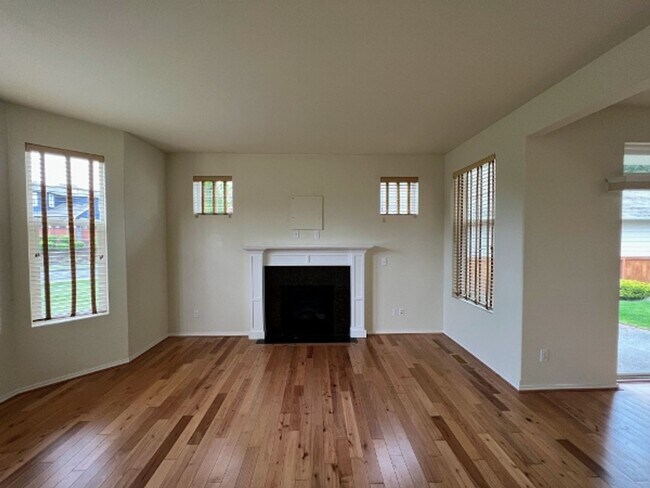 Building Photo - Pet Friendly 3 Bedroom in Campus Glen Neighborhood