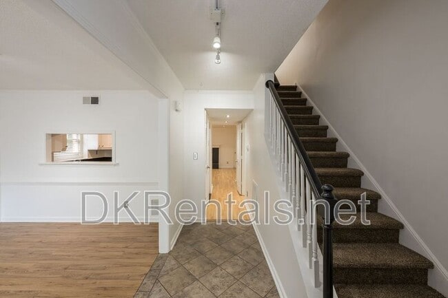 Building Photo - 9070 Cobbler Ct