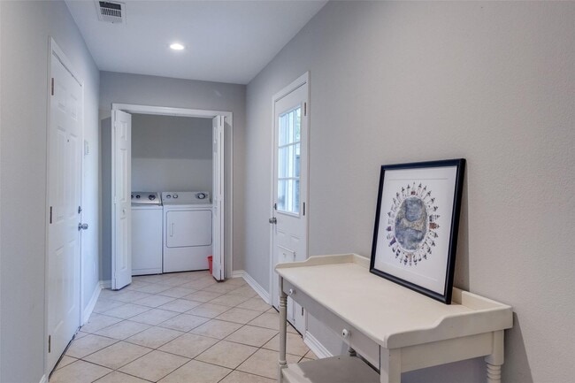 Building Photo - 540 Aqua Dr