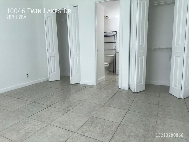 Building Photo - 10046 Twin Lakes Dr