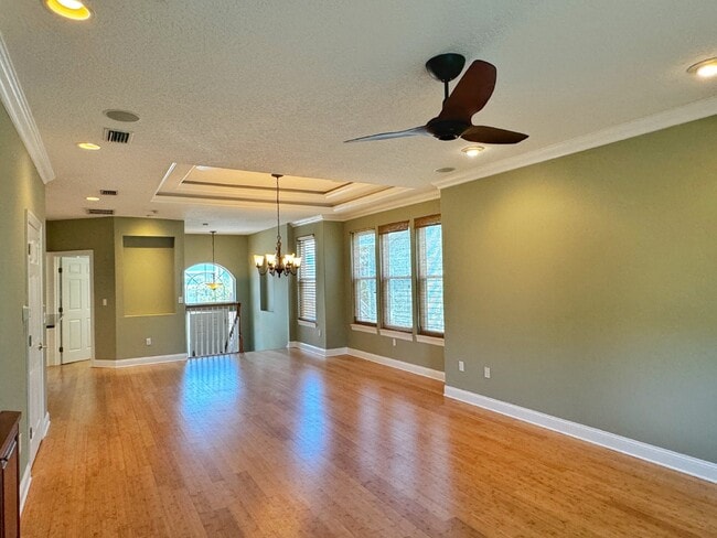 Building Photo - Spacious two-story island townhome in gate...
