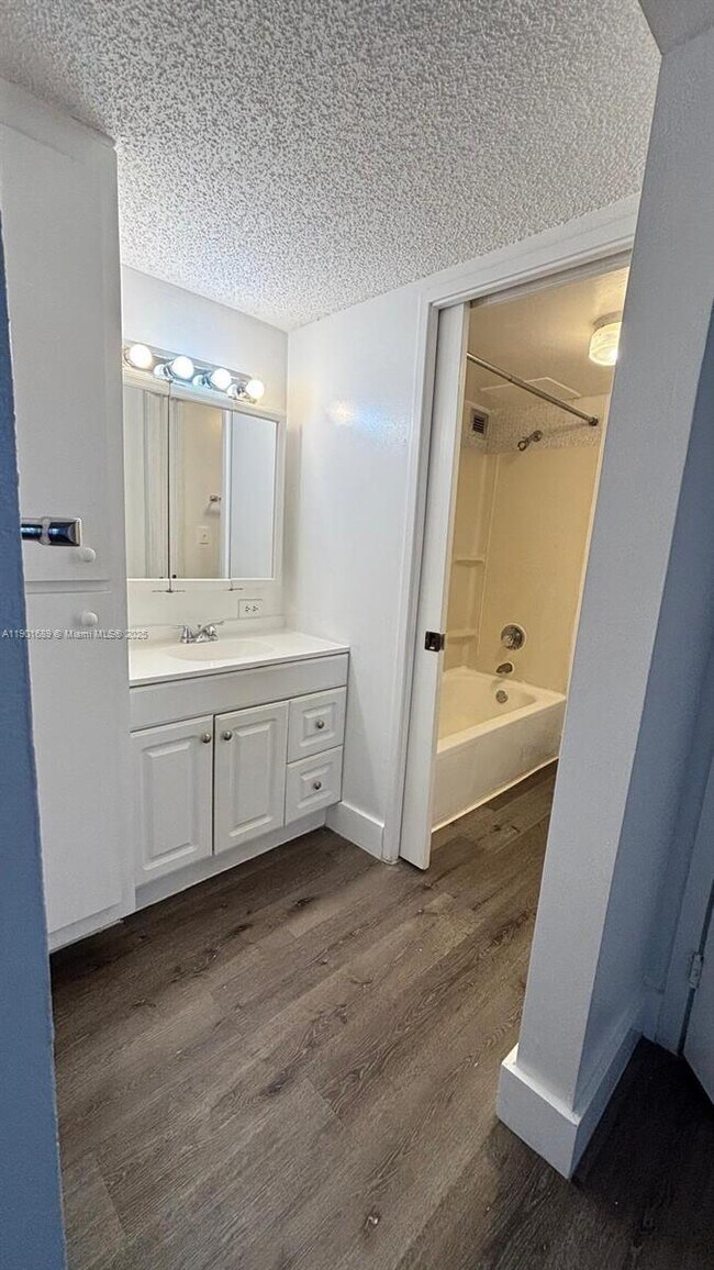 Building Photo - 16919 N Bay Rd