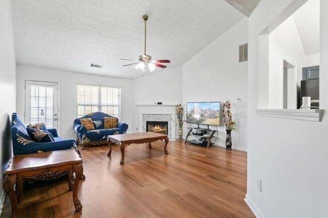 Building Photo - 630 James Ridge Dr