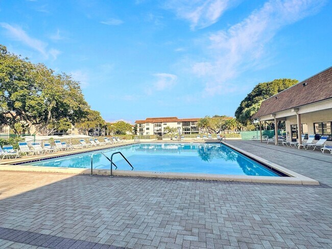 Building Photo - 6090 N Sabal Palm Blvd