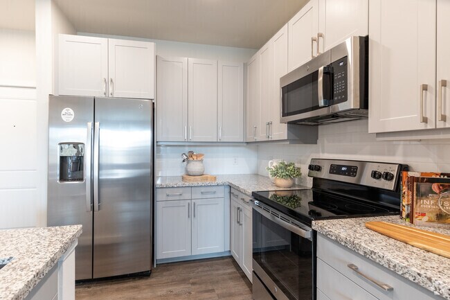 Building Photo - Lower Rents & 1 Month FREE – Move In Now!